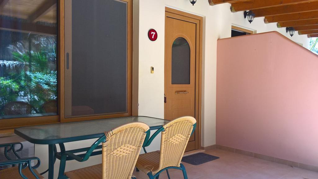 Poseidon Bungalows Iria Exterior photo